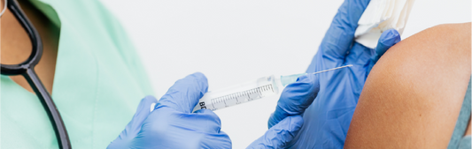 Programmable self-regulated molecular buffers for precise sustained drug delivery